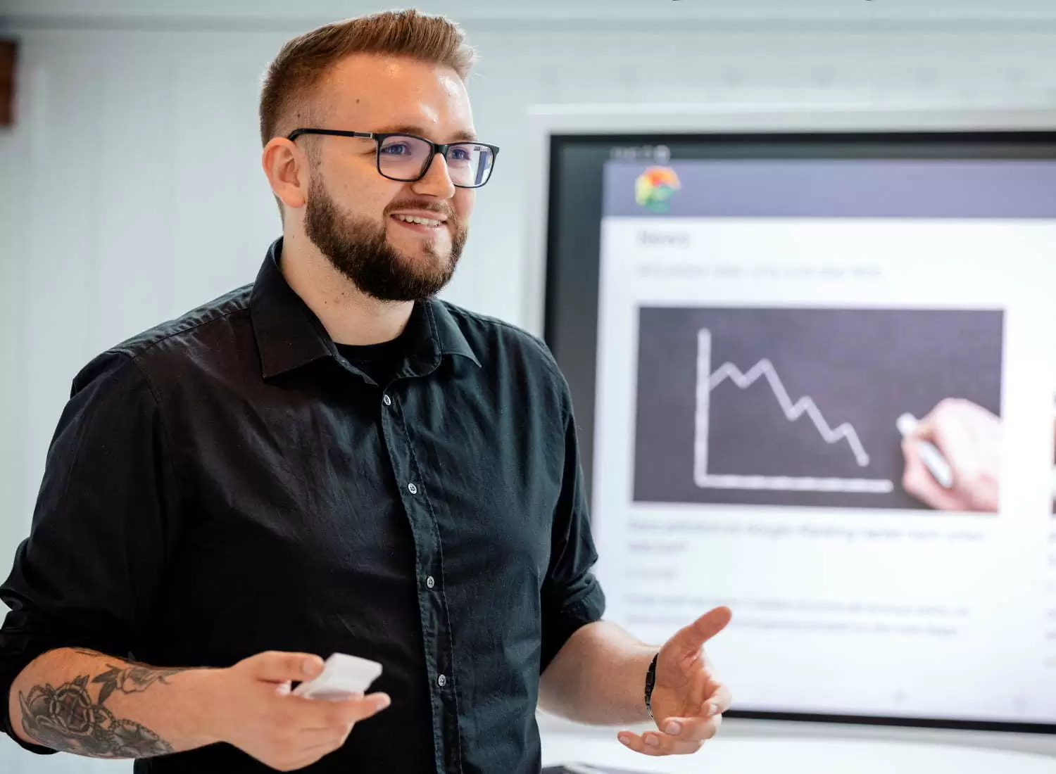 Analyse Online-Marketing Analyse von Online-Marketing an einem Whiteboard
