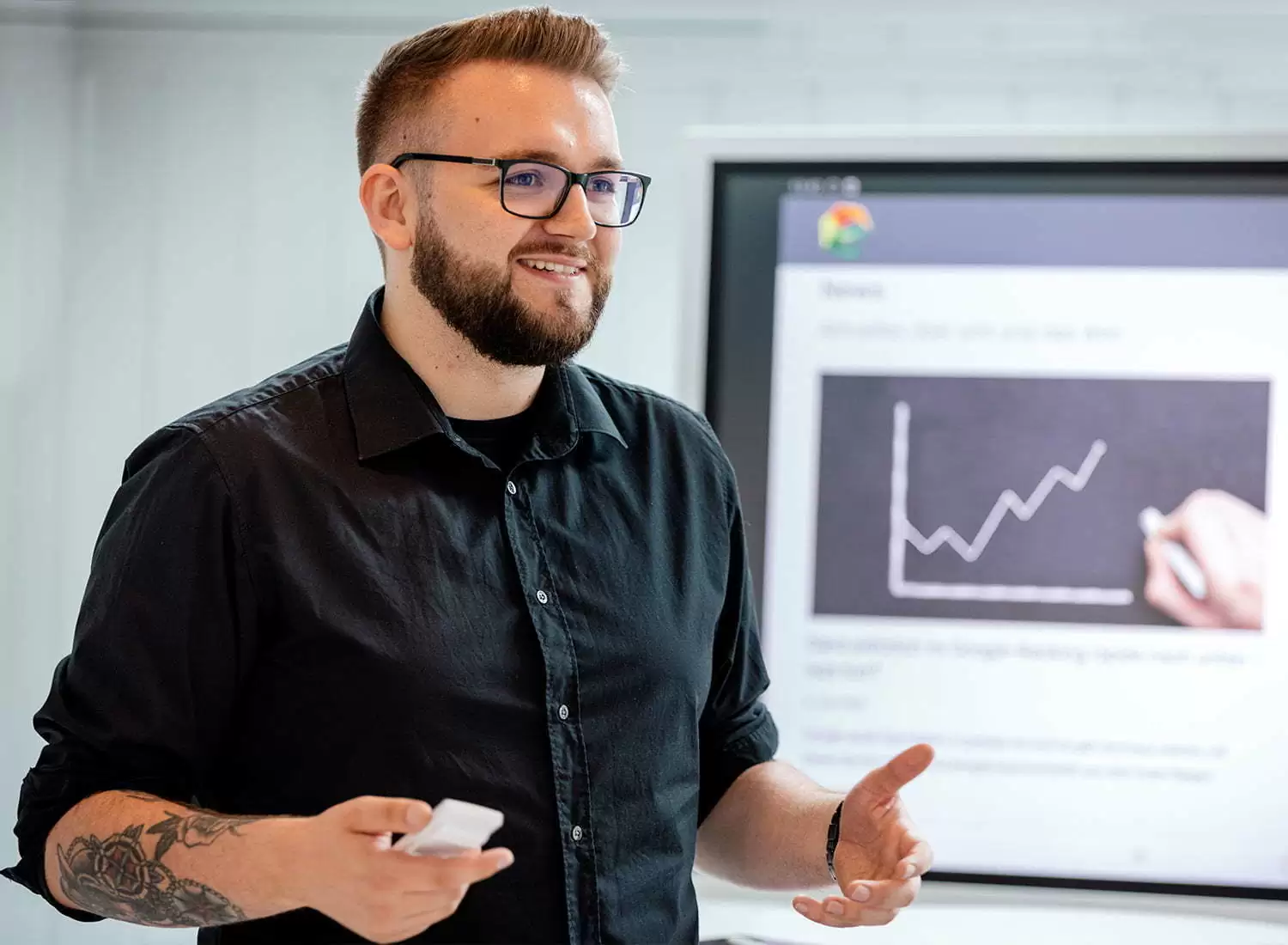 Analyse Online-Marketing Analyse von Online-Marketing an einem Whiteboard