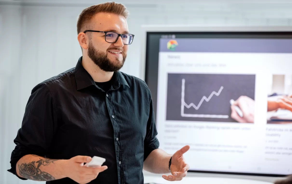 WordPress Update Mitarbeiter stellt Ergebnisse vor