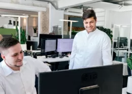 Entwickler unterhalten sich zu TYPO3 LTS und ELTS