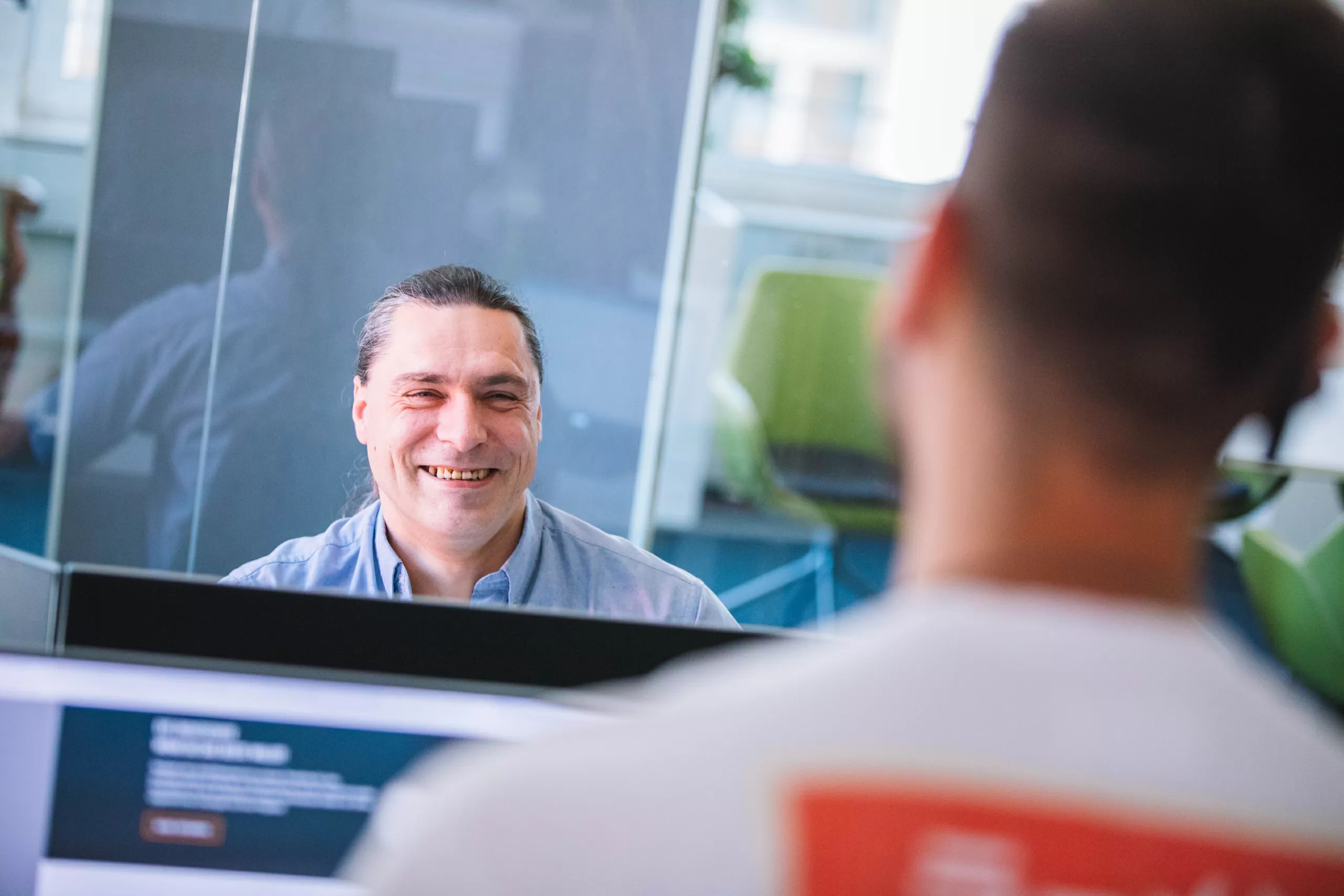 Shopware_Entwickler Ein freundlicher Shopware-Entwickler