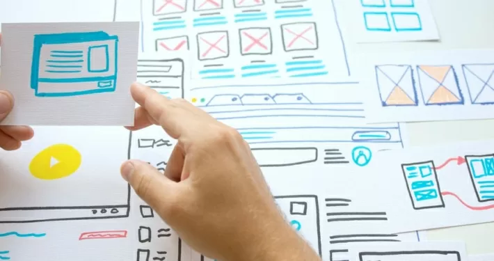 Olanung einer Webseite mit Wireframes.